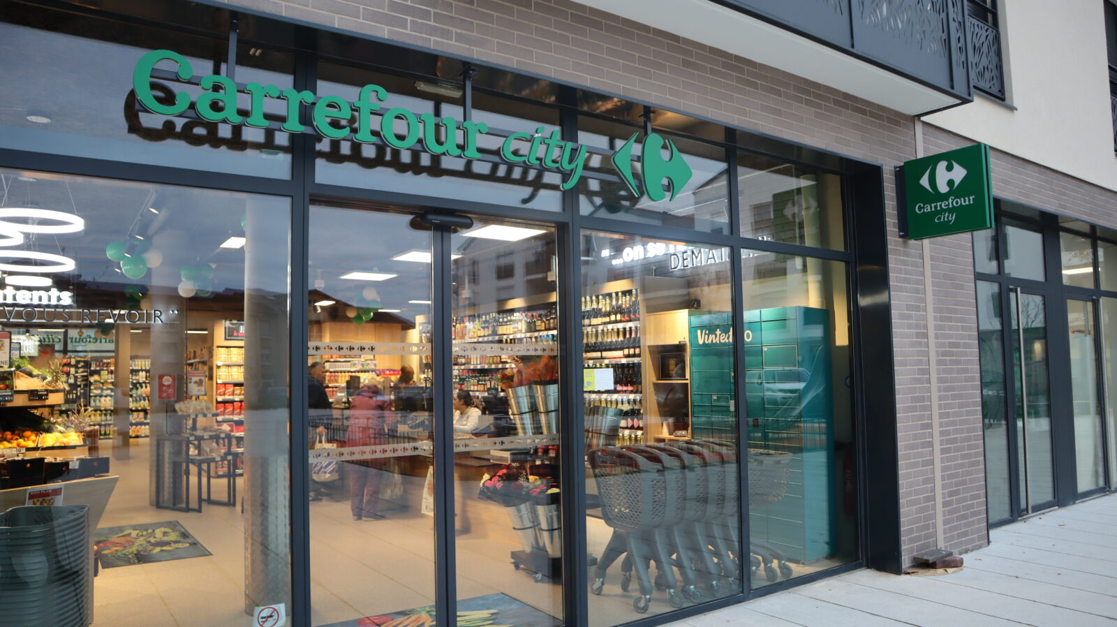 Magasin Saint Laurent De Mure